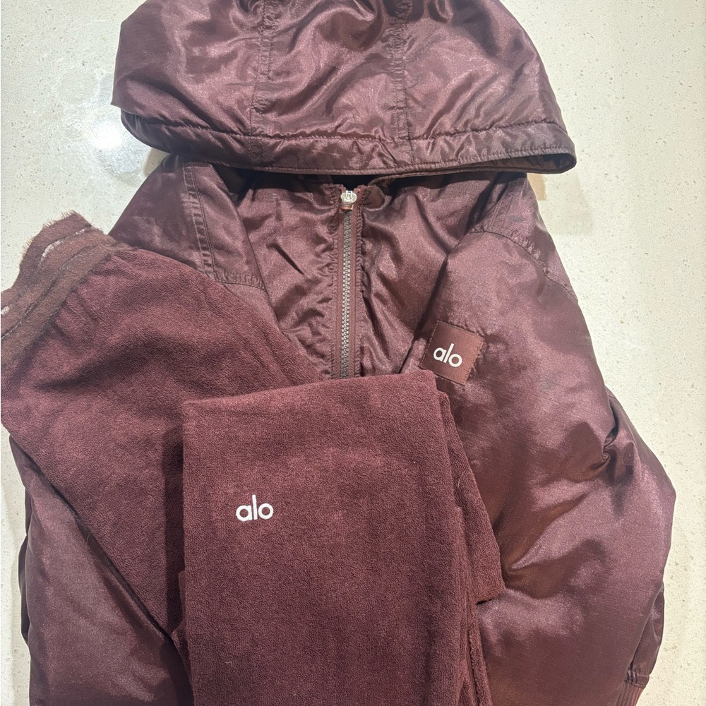 ALO Yoga Set ,Women's Cherry Cola Bomber Jacket and leggings